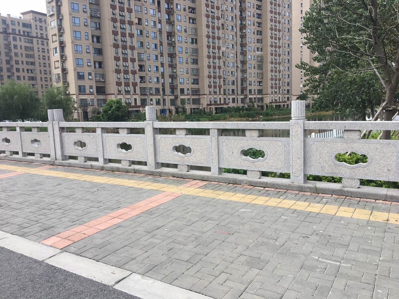 鏤空橋欄板